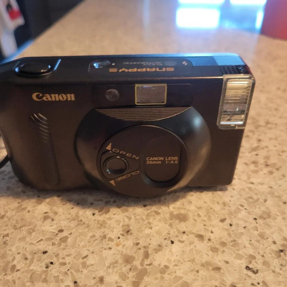 Vintage Canon Snappy-S 35 mm Film Camera, Fully Automatic Point and Shoot.